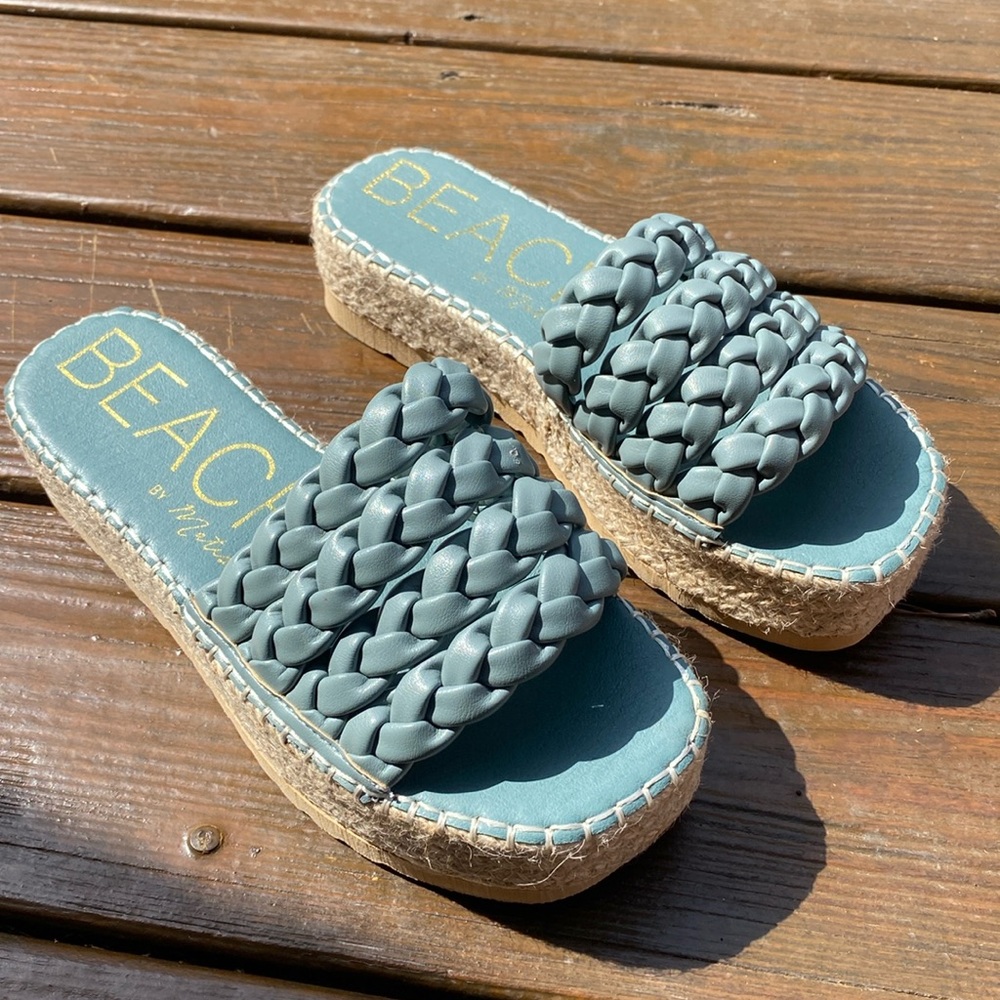 NWOT Beach by Matisse platform sandal.  Gray/ green color braided upper size 8M